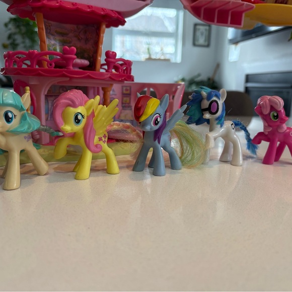 Hasbro Pink and Yellow Pony Playset - Picture 8 of 12